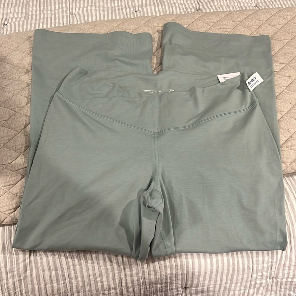 Old Navy Powerchill Flare Yoga Pants nwt